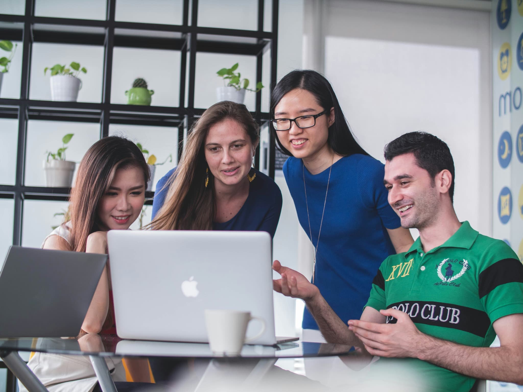 A team collaborating on a digital entrepreneurship project